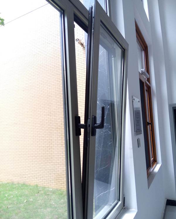 內(nèi)開內(nèi)倒窗有哪些優(yōu)缺點？